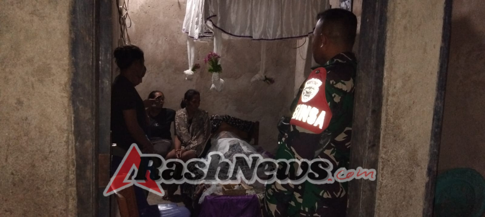 Babinsa Koramil Batutua Dampingi Warga Berduka, Cermin Kemanunggalan TNI dan Rakyat