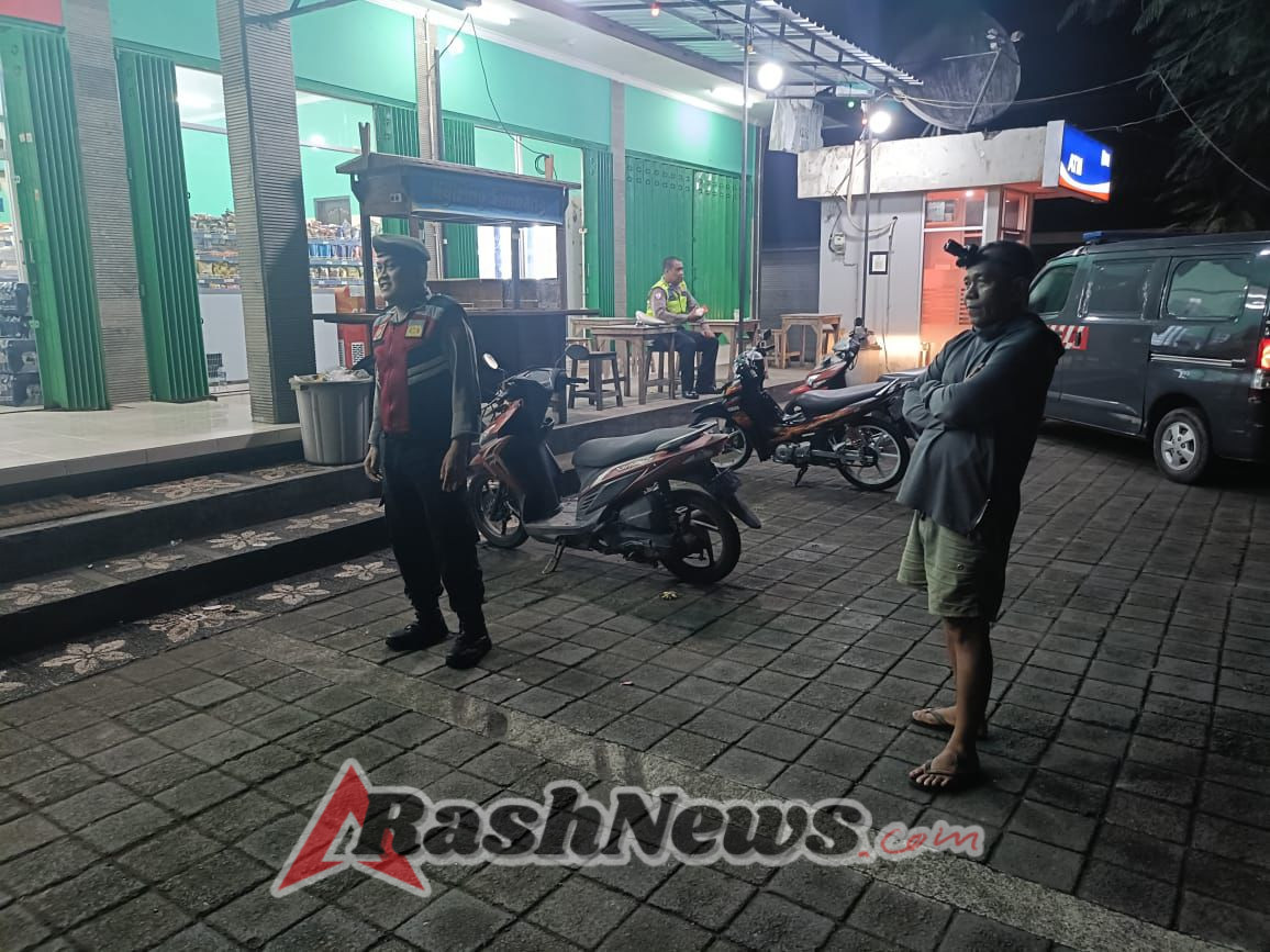 POLSEK SELAT LAKSANAKAN PATROLI BLUE LIGHT UNTUK CIPTAKAN SITUASI KONDUSIF