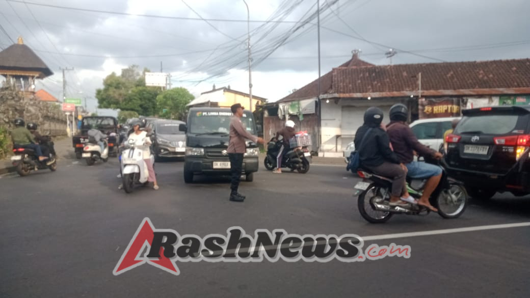 Polsek Abiansemal Tingkatkan Pelayanan Masyarakat Melalui Pengaturan Lalin Sore