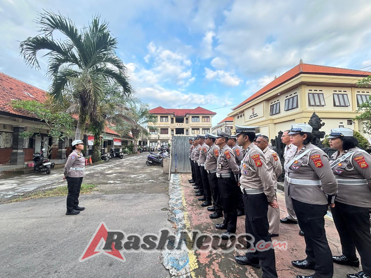Kanit Regident Polres Tabanan Tekankan Pelayanan Humanis Lewat Program “Polantas Menyapa”