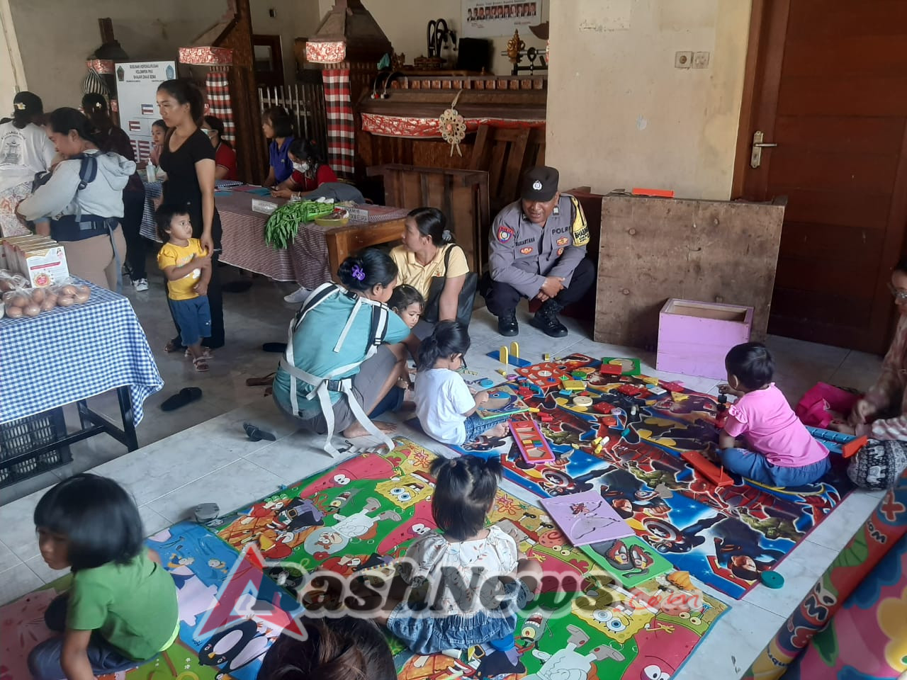 Bhabinkamtibmas Desa Pering Monitoring Kegiatan Posyandu Bayi dan Balita di Banjar Sema