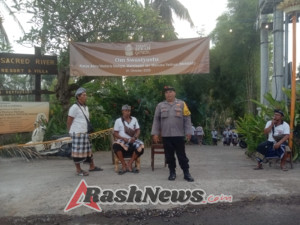 Pengamanan Upacara Adat Karya Atma Wedana di Desa Keramas, Polsek Blahbatuh Kolaborasi dengan Babinsa dan Pecalang