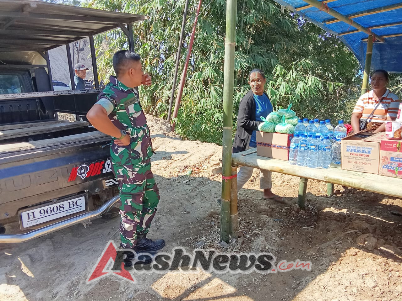 Babinsa Kodim 1602/Ende Dengarkan Aspirasi Warga dalam Komsos di Kecamatan Lio Timur