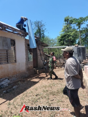 Melalui Karya Bakti, Babinsa dan Warga Ofalangga Perkuat Semangat Kebersamaan dan Kepedulian Sosial