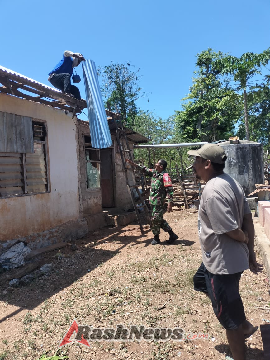 Melalui Karya Bakti, Babinsa dan Warga Ofalangga Perkuat Semangat Kebersamaan dan Kepedulian Sosial