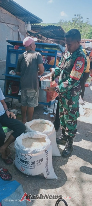 Wujud Kepedulian TNI, Babinsa Koramil 02/PB Awasi Pergerakan Harga Bahan Pokok di Desa Lakamola