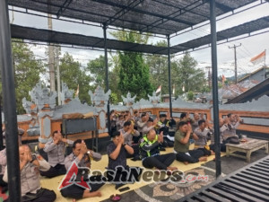 Personel Polsek Kintamani Gelar Persembahyangan Bersama untuk Meningkatkan Keimanan