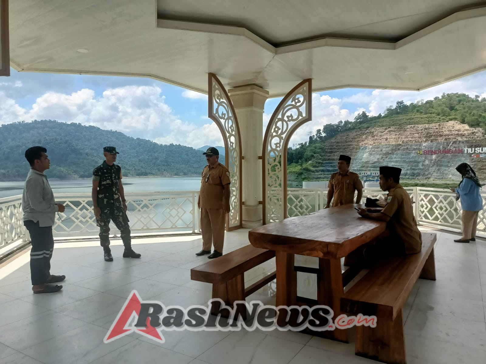 Bendungan Tiu Suntuk Jadi Perhatian Bersama, Babinsa Ikut Kawal Pengecekan Lapangan