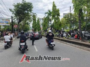 Anggota Lantas Polres Karangasem Laksanakan Penyebrangan Pelajar SMP N 2 Amlapura