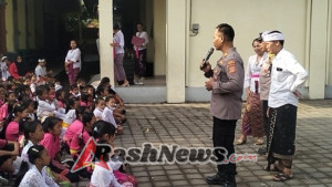 Kanit Binmas Polsek Dentim Sampaikan Penyuluhan Bahaya Bullying dan Gadget di SDN 3 Kesiman Kertalangu