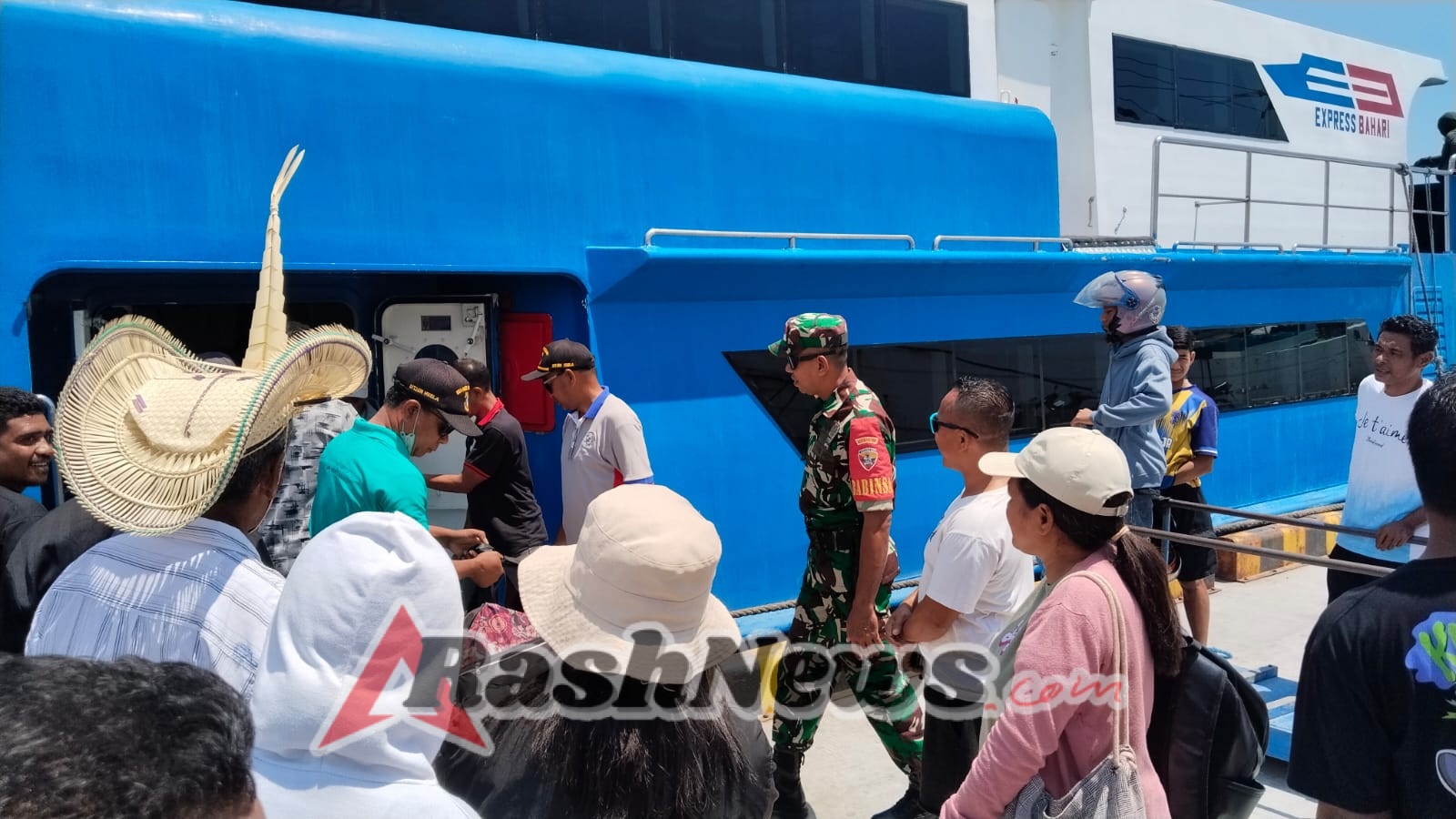 Pengamanan Pelabuhan Ba’a: Koramil Rote Ndao Pastikan Keamanan dan Kelancaran Aktivitas Laut