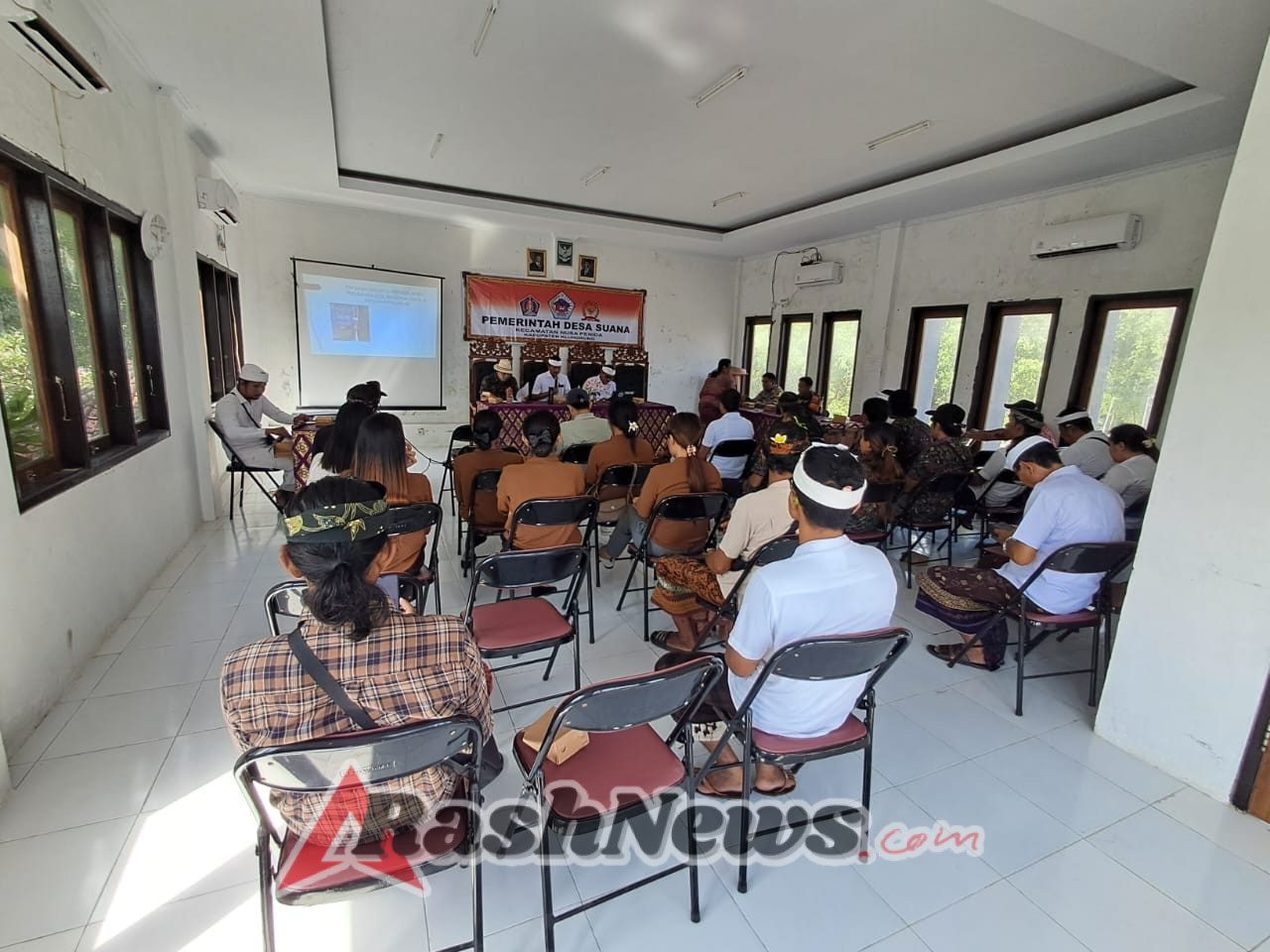 Hadiri Musdes, babinsa Suana Tegaskan Siap Beri Pelayanan Optimal Sukseskan Pembanguan Desa