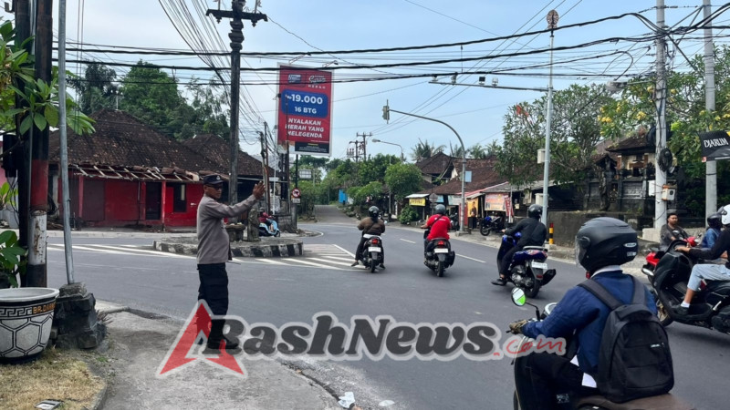 Antisipasi Padat Sore Hari, Polsek Abiansemal Tingkatkan Pengaturan Lalu Lintas
