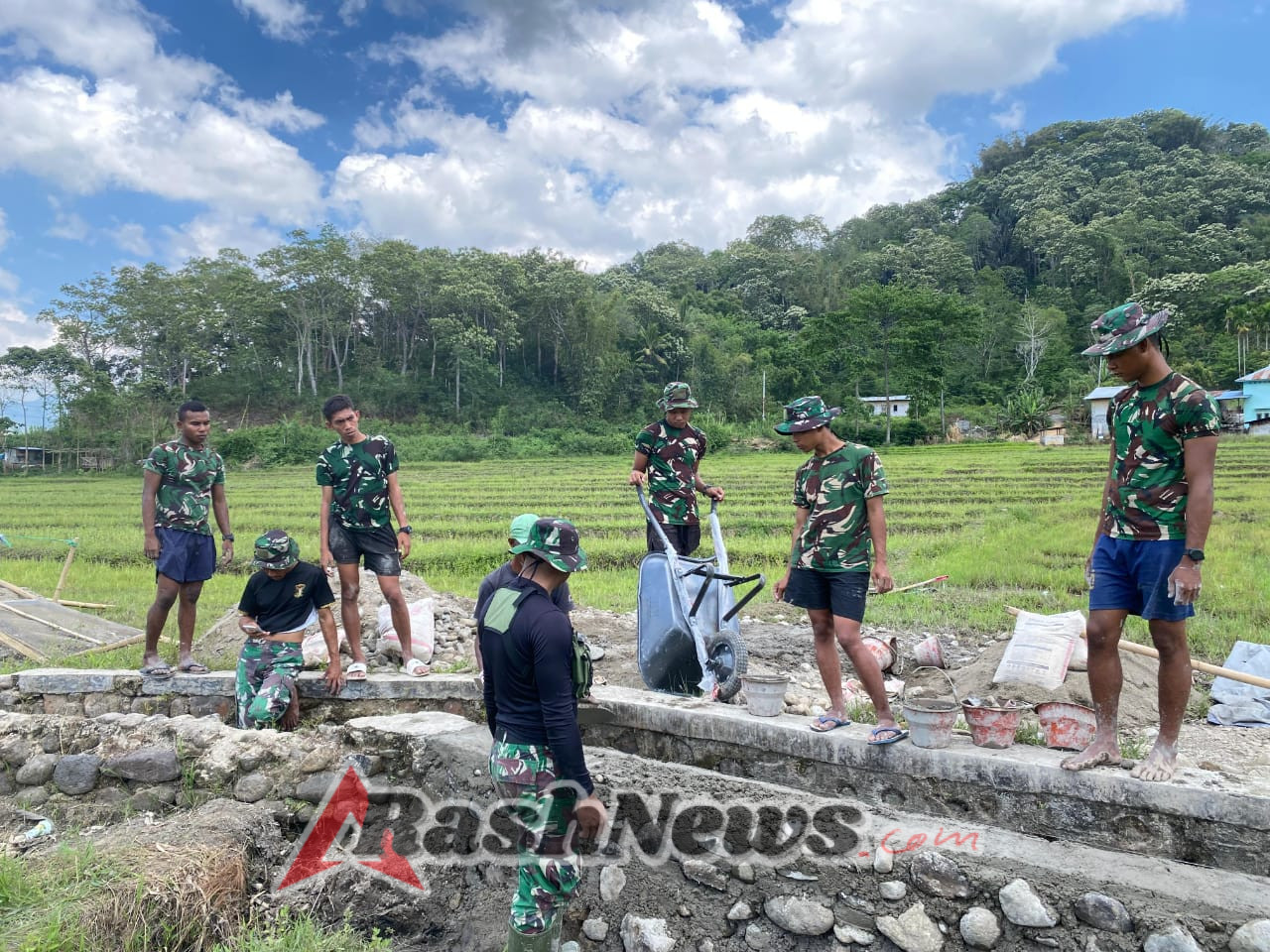 Tingkatkan Produktivitas Pertanian, Satgas TMMD Fokus Pengecoran Saluran Irigasi Sepanjang 75 Meter