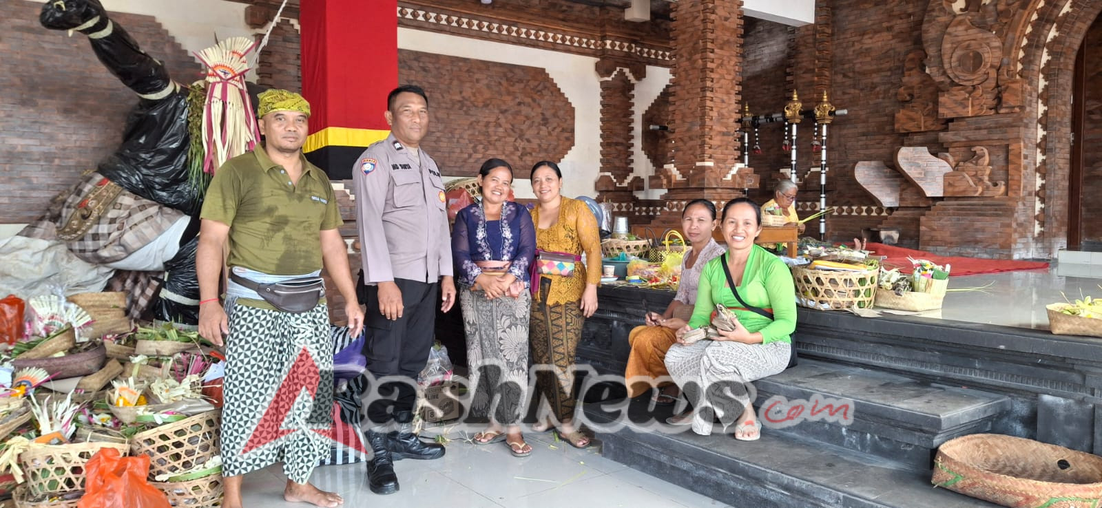 Bhabinkamtibmas Desa Marga Polsek Marga Melaksanakan Sambangi Tokoh Dan Warga Masyarakat