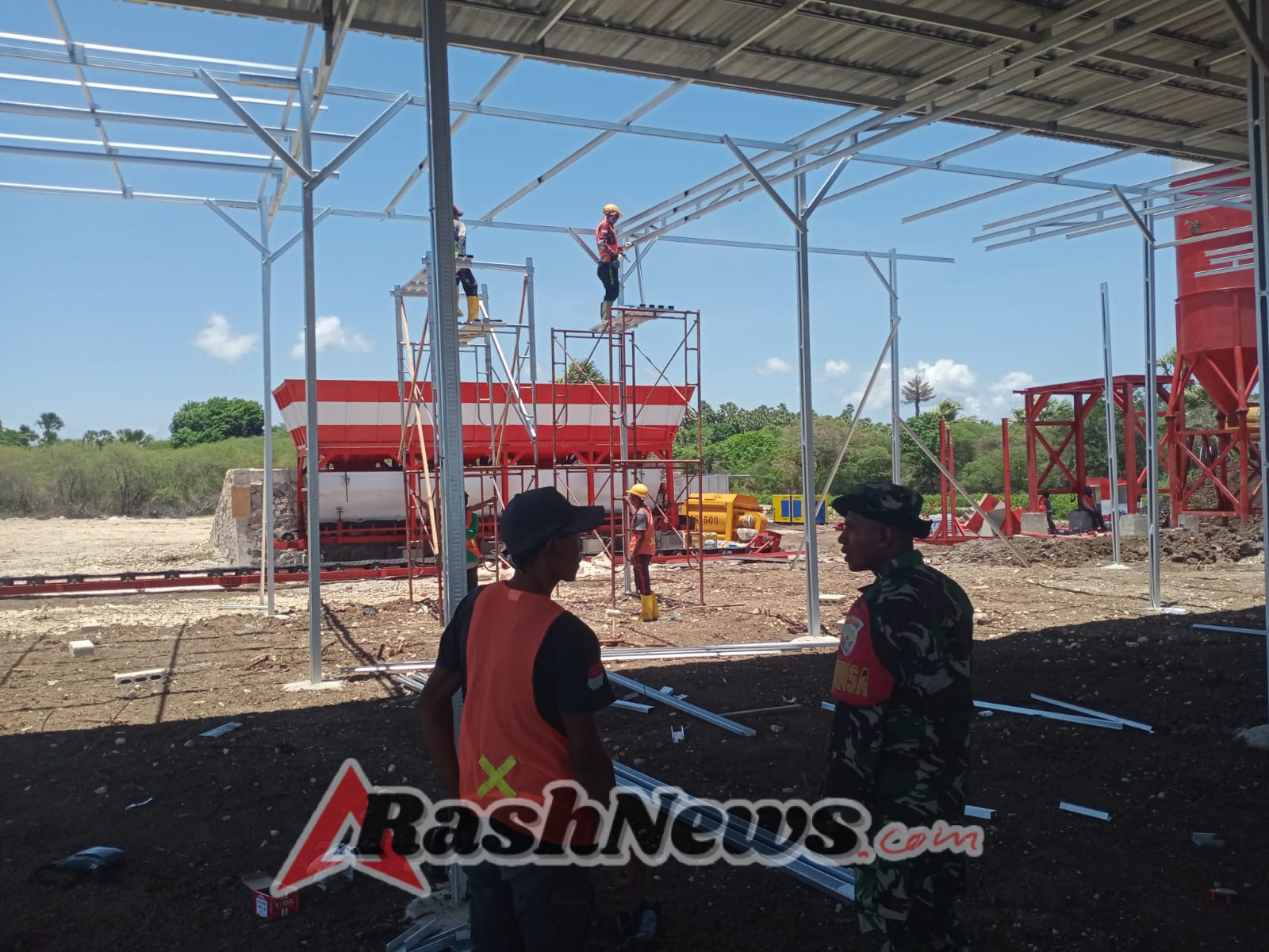 Dukung Pembangunan Nasional, Kodim 1627 Rote Ndao Amankan Pekerjaan Kawasan K-SIGN Disertai Dukungan Dapur Sehat Persit