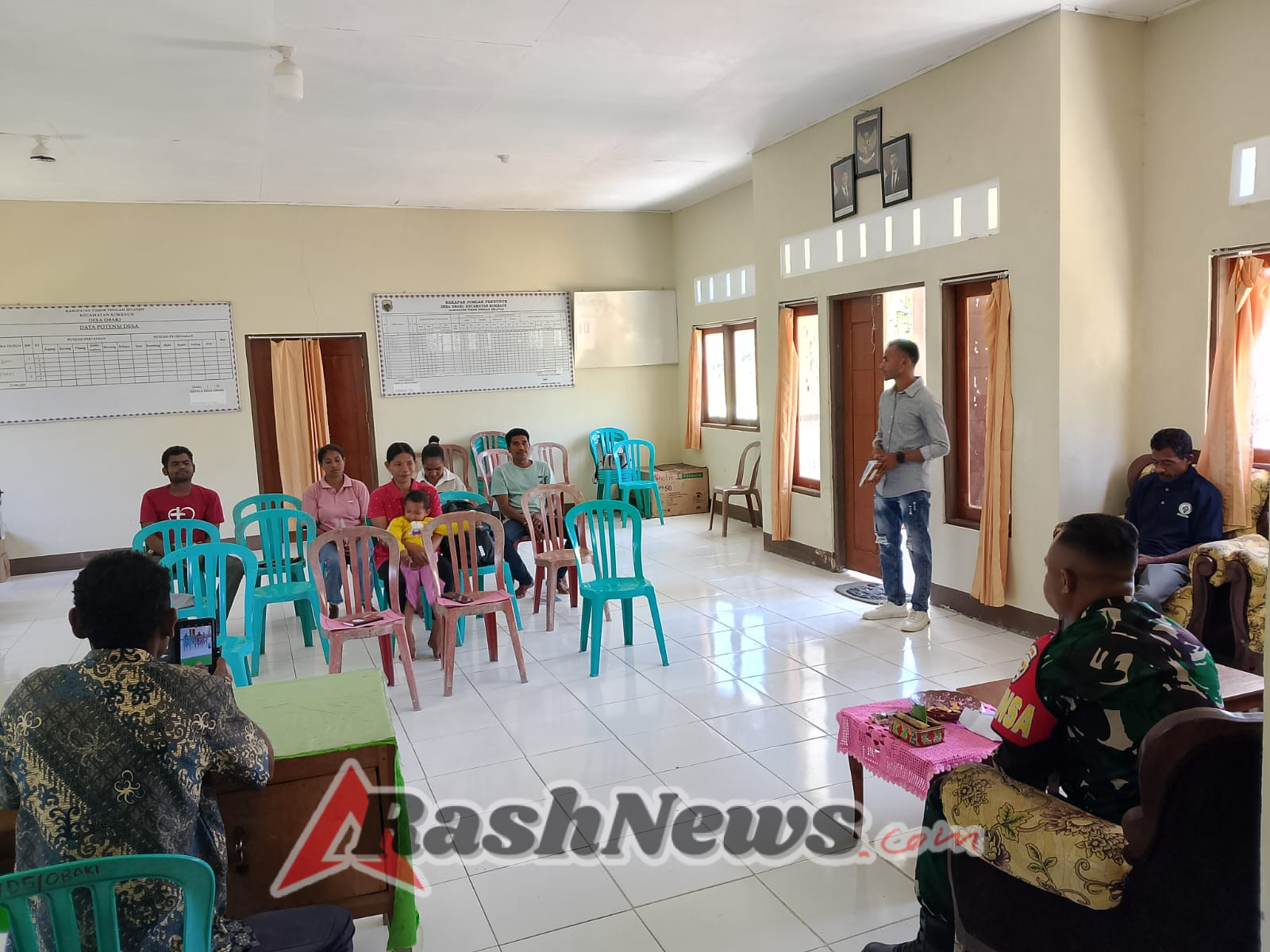 Wujud Kepedulian Teritorial, Babinsa dan Pemdes O’baki Bahas Rencana Pembangunan Koperasi Desa