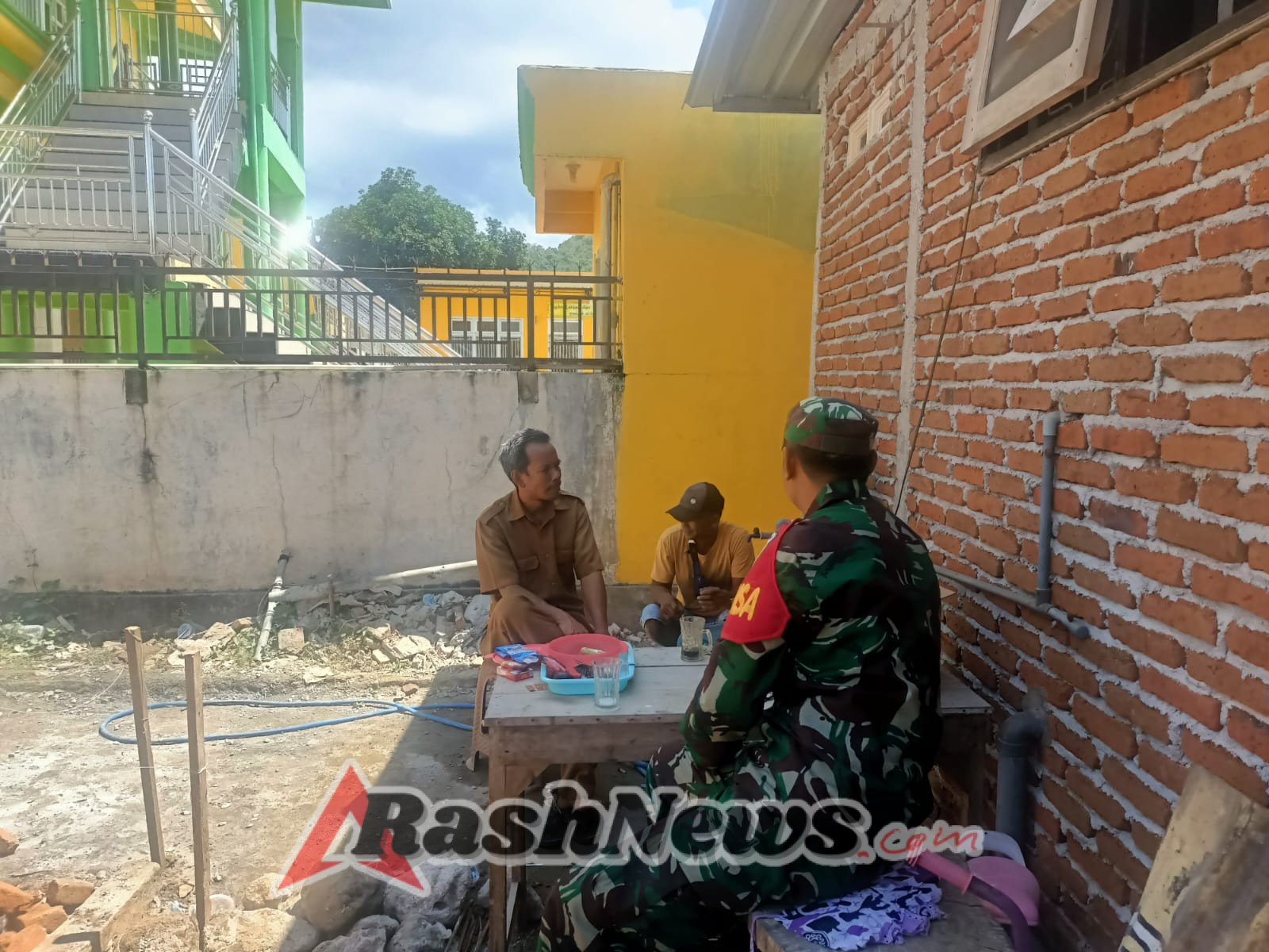 Melalui Komsos, Babinsa Dorong Terciptanya Suasana Harmonis di Tengah Masyarakat