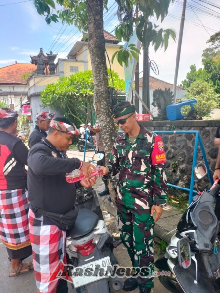 Aparat TNI Polri Dan Pecalang Gelar Pengamanan, Pastkan Ngaben Di Lingkungan Budaga Aman Dan Lancar