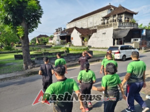 Jaga Fisik Prima Dan Kekompakan, Kodim Klungkung Gelar Binsik Jalan Pagi 5 K