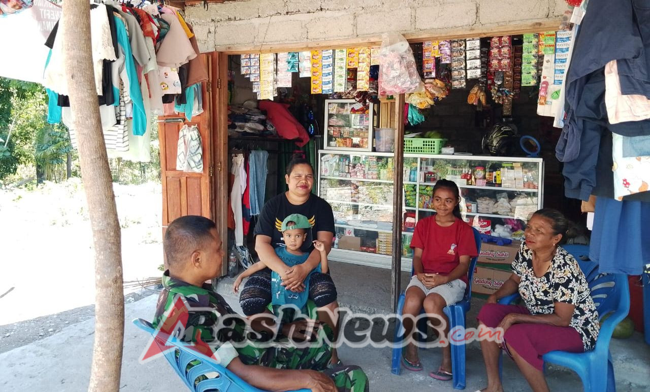 Komsos Humanis Babinsa 1618-06/Bian Perkuat Kebersamaan dengan Warga Oepuah