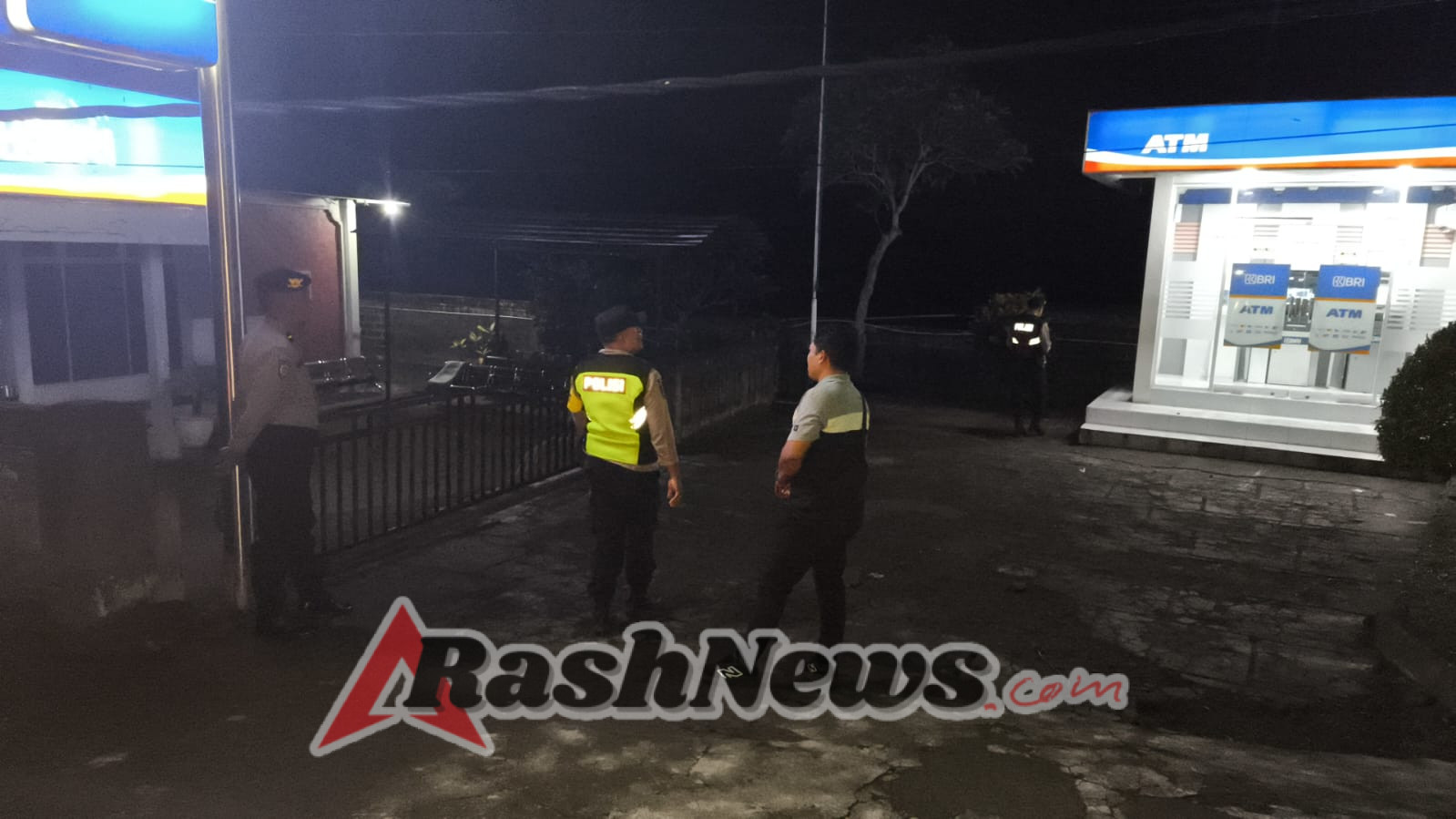 Polsek Bebandem menghimbau Waspada Kejahatan Curas, Curat, dan Curanmor di Wilkum Bebandem dalam Patroli Blue Light Patrol