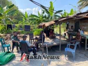 Wujudkan Kamtibmas, Babinsa Kodim 1602/Ende Gencarkan Komsos di Wilayah Binaan