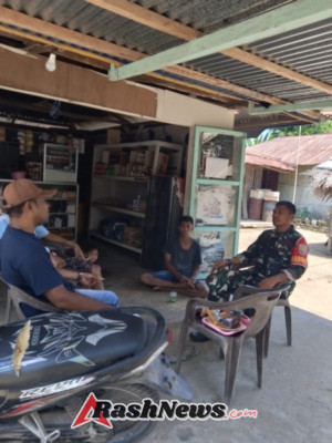 Perkuat Kemanunggalan TNI-Rakyat, Babinsa Kodim 1602/Ende Aktif Pantau Kamtibmas di Desa Uludala