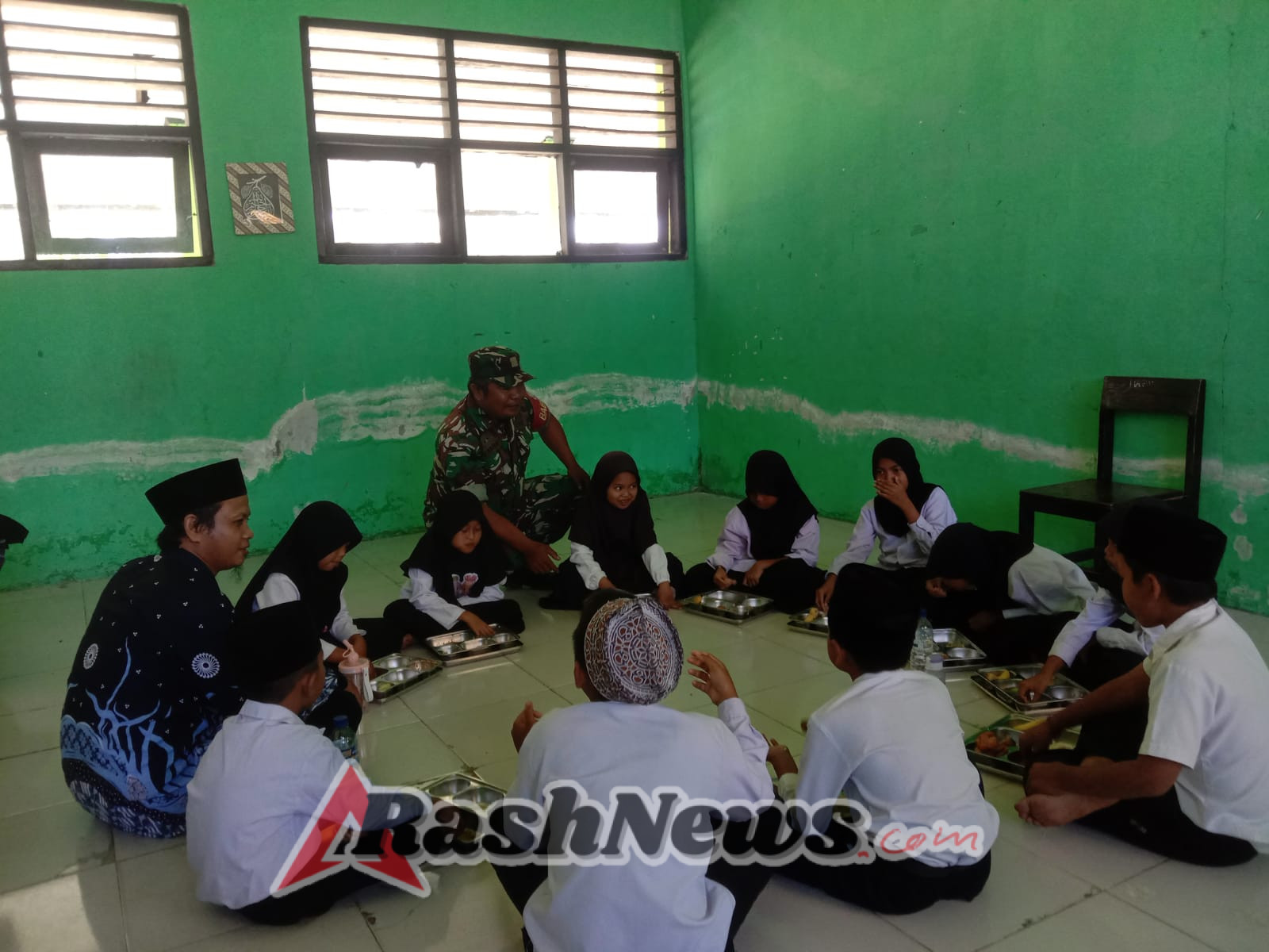 Sinergi TNI dan Pemerintah Wujudkan Anak Sehat dan Cerdas melalui Program MBG di Sumbawa Barat
