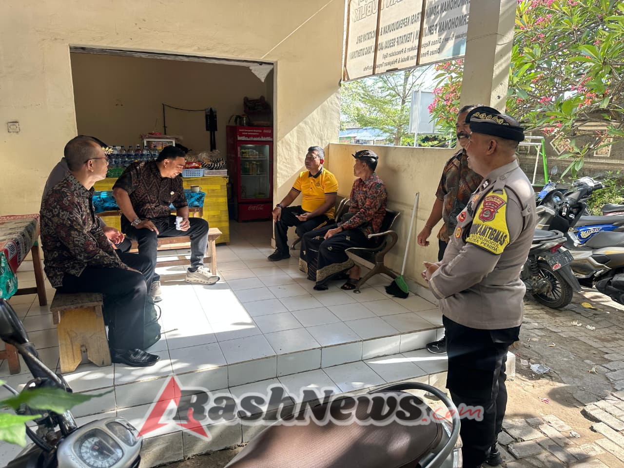 Perkuat Sinergi dan Stabilitas Wilayah, Kapolsek Nusa Penida Gelar Coffee Morning dengan Kepala Badan Kesbangpol Klungkung.