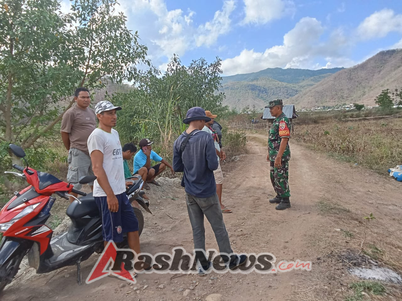 Komsos Babinsa Tonggondoa Tekankan Pentingnya Kebersihan dan Pencegahan Konflik
