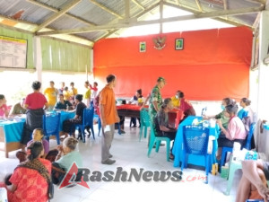 Babinsa Kodim 1602/Ende Pastikan Pengobatan Gratis Puskesmas Kotabaru Berjalan Aman di Desa Liselande