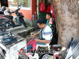 TNI AD Perkuat Kamtibmas, Babinsa Kodim 1602/Ende Dampingi Masyarakat Desa Ranggatalo