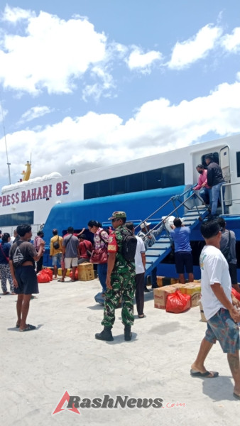 Babinsa Koramil Ba’a Monitor Kedatangan dan Keberangkatan Kapal Expres Bahari 8E