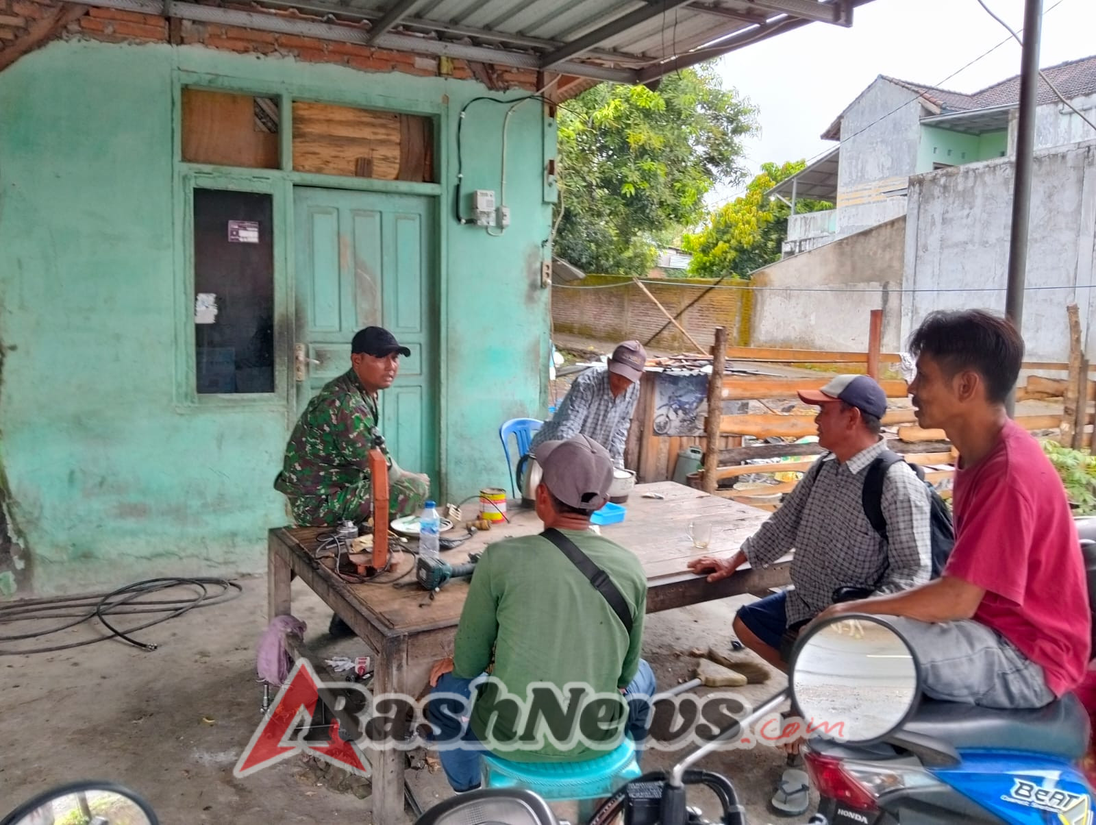 Babinsa Koramil 1628 Tunjukkan Kepedulian, Lakukan Pemantauan dan Dialog Bersama Warga Belo
