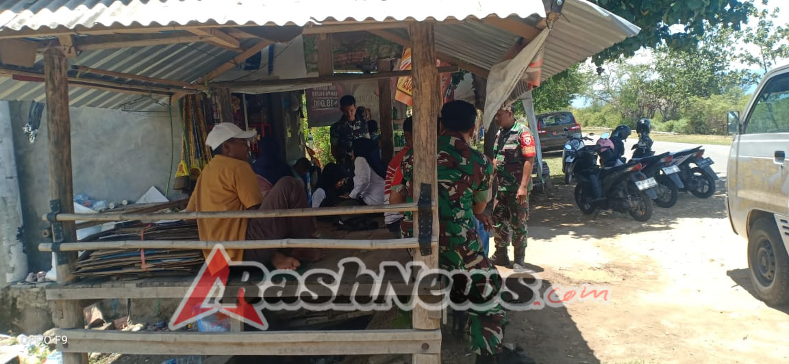 TNI Hadir di Tengah Masyarakat, Babinsa Poto Tano Pantau Kondisi Wilayah Binaan