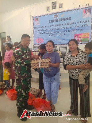 Babinsa Koramil 1627-03/Batutua Hadiri Penyaluran Bantuan Bahan Baku Makanan Tambahan Untuk 197 Balita di Rote Barat Daya