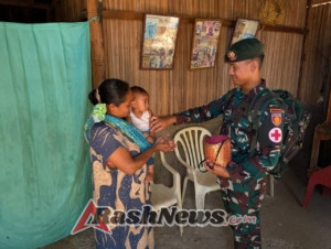 Wujud Nyata Kepedulian Satgas Yonarmed 12 Kostrad, Rutin Bagikan Telur Rebus untuk Balita dan Ibu Hamil