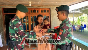 Satgas Yonarmed 12 Kostrad Bersama Ibu Uli Simanjuntak Tebar Kepedulian Cegah Stunting di Perbatasan