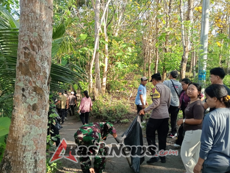Babinsa Sakti Bersinergi Sikat Habis Sampah Disepanjang Gamat Bay