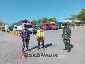 TNI Koramil Poto Tano Kawal Keamanan Penyeberangan Laut Sumbawa Barat