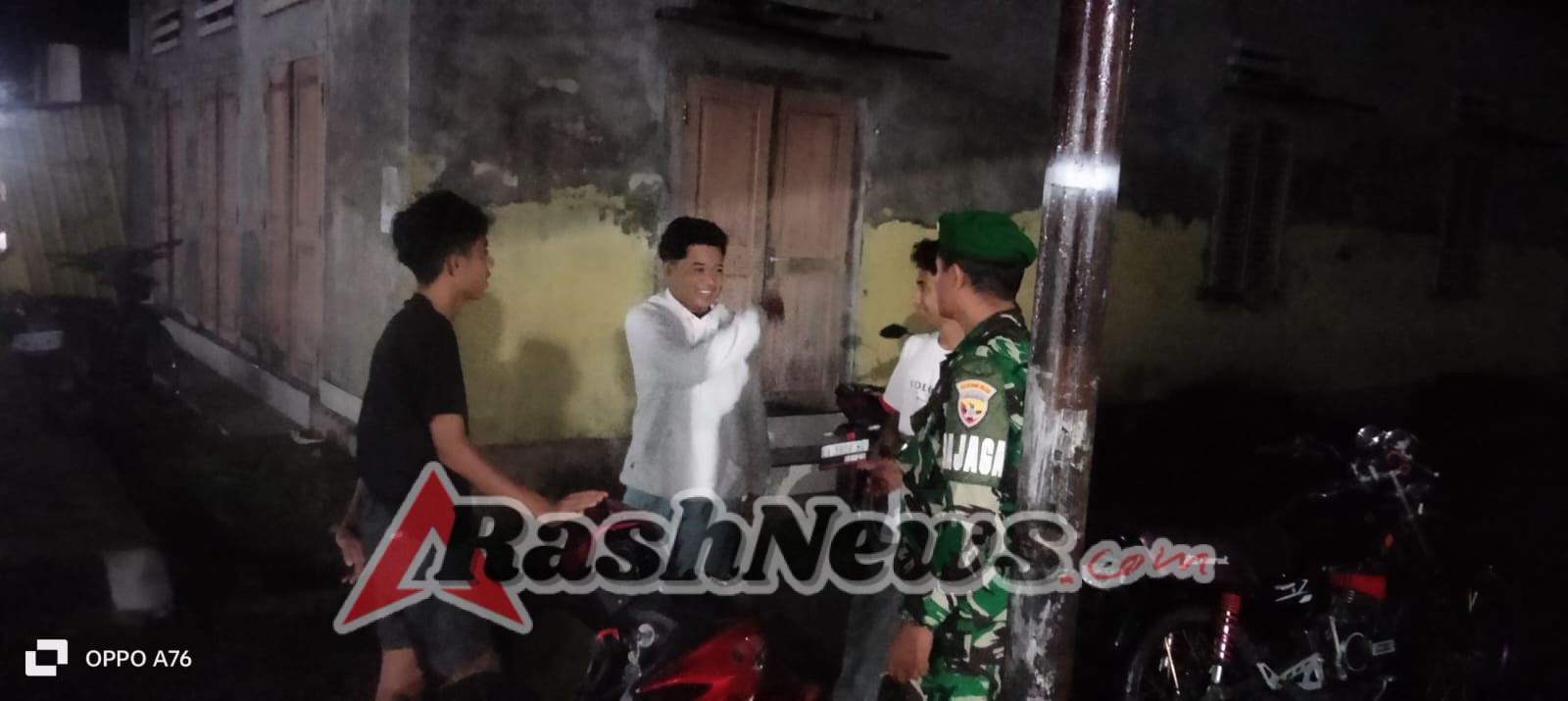 Patroli Malam Babinsa Taliwang Wujud Kepedulian Terhadap Keamanan Warga