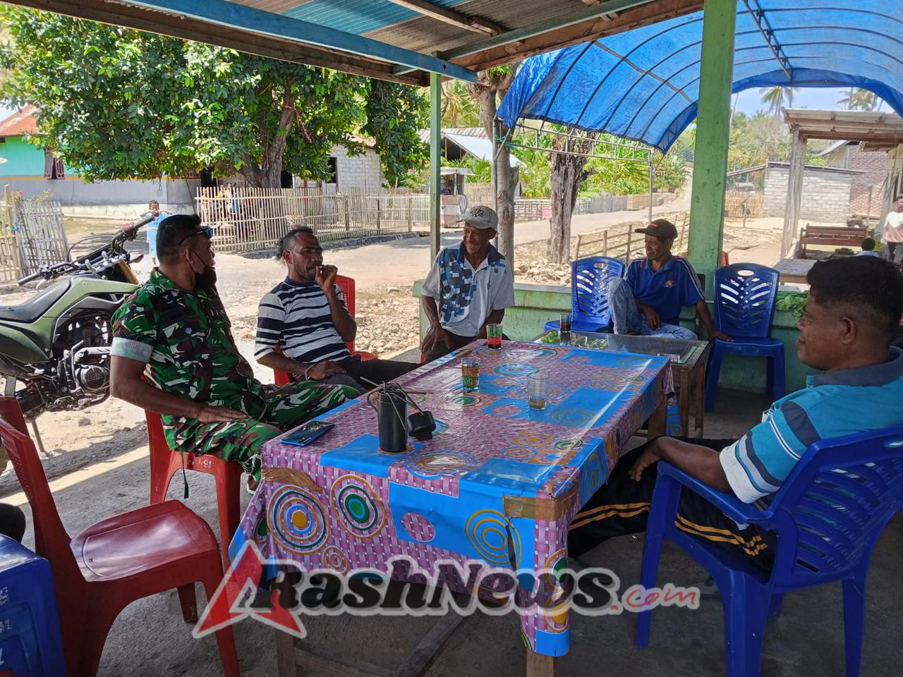 Babinsa Baru Ajak Warga Tula Jaga Komunikas  dan Keamanan Lingkungan