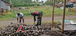 Babinsa Kodim 1603/Sikka Aktif Dukung Pembangunan Fasilitas Umum di Wilayah Binaan