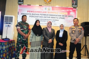 Babinsa Hadiri Pelantikan Anggota BPD PAW Desa Sekongkang Bawah, Wujud Sinergi TNI dengan Pemerintah Desa