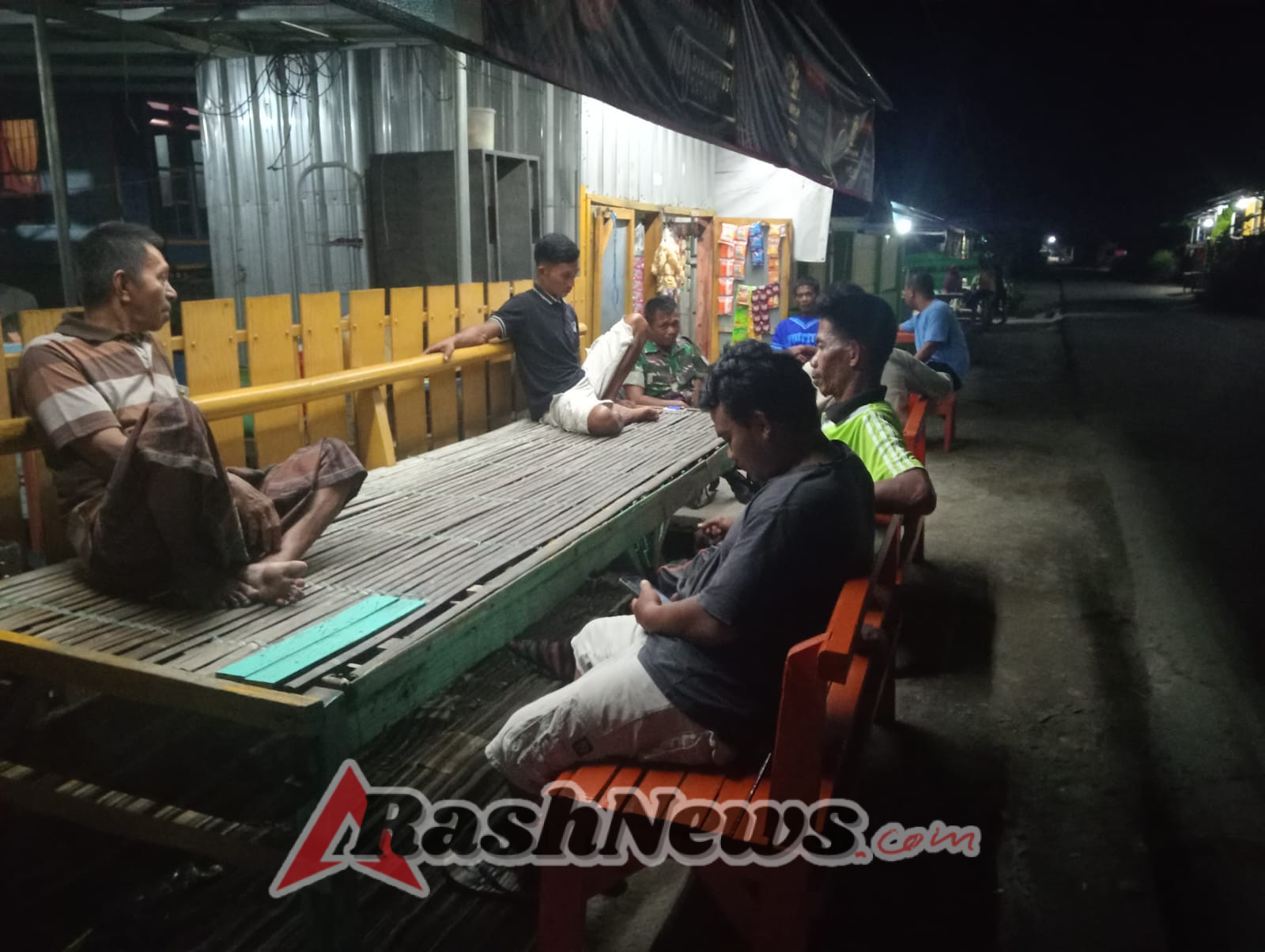 Koptu Arifin Pimpin Patroli, Koramil Poto Tano Pastikan Ketertiban Wilayah Aman