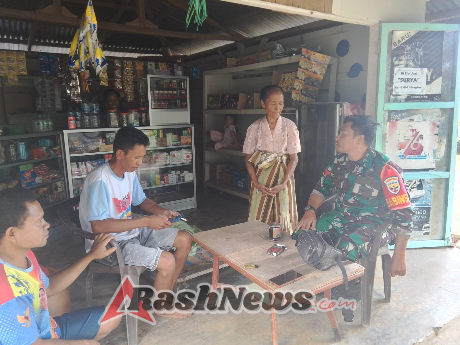 Babinsa Ende Aktif Pantau Situasi Kamtibmas dan Dorong Warga Hidup Sehat di Desa Aewora