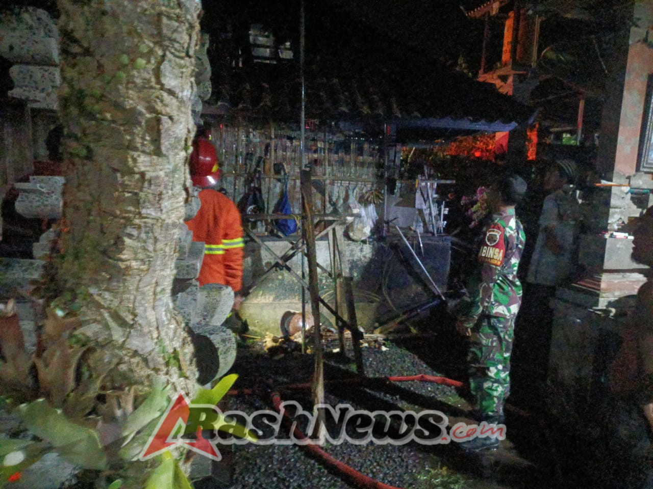 Peduli keselamatan warga, Babinsa 1623-07/Bebandem  melaksanakan sambang ke lokasi kejadian kebakaran Gudang.