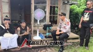 Kapolsek Selemadeg barat dampingi yayasan Sinar Nurani serahkan bantuan ke pelaku UMKM di Desa Bengkel sari
