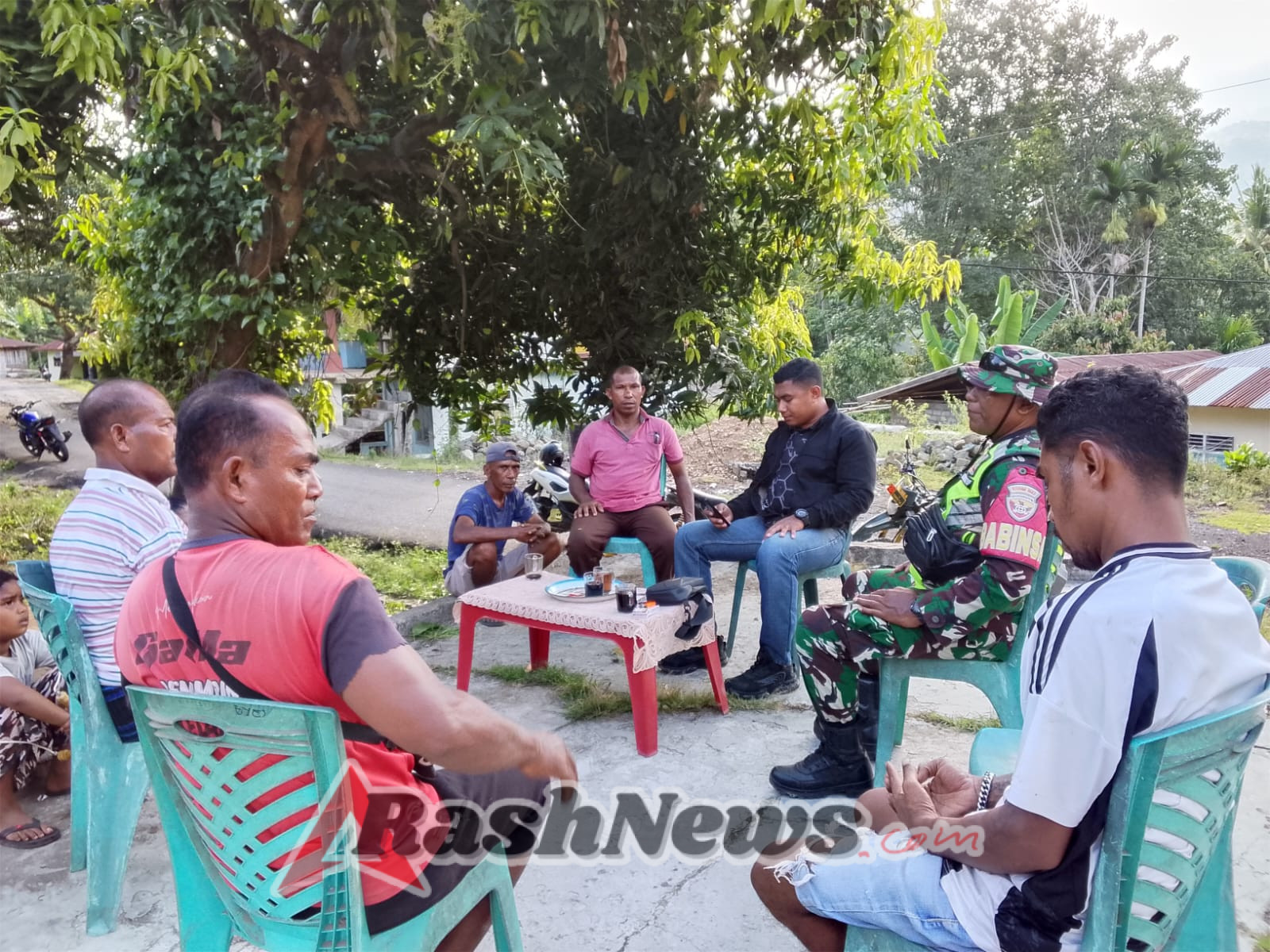 Kehadiran Babinsa Kodim 1602/Ende Meningkatkan Rasa Aman Masyarakat Wilayah Binaan